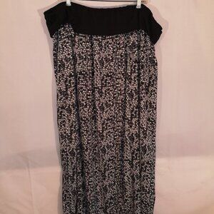Faded Glory Ladies Size 4X Black & White Pattern w/ Plain Black Band Maxi Skirt